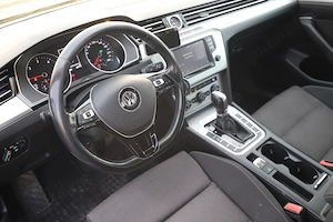 Volkswagen Passat 2.0 TDI - imagine 8