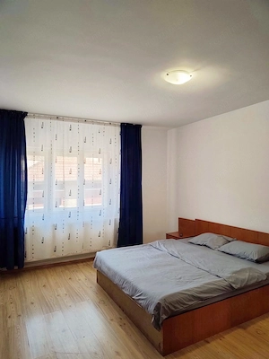 Vilă spațioasă 5 camere | 5 balcoane | 8+1 persoane | Zonă centrală Deva - imagine 12