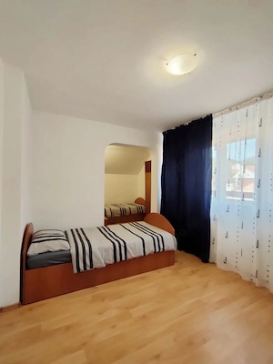 Vilă spațioasă 5 camere | 5 balcoane | 8+1 persoane | Zonă centrală Deva - imagine 3