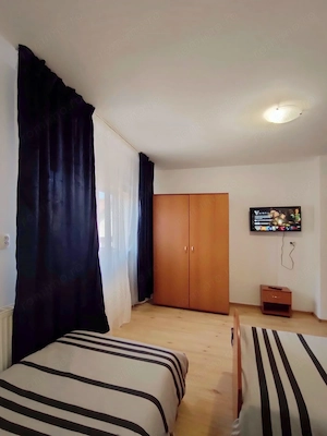 Vilă spațioasă 5 camere | 5 balcoane | 8+1 persoane | Zonă centrală Deva - imagine 16