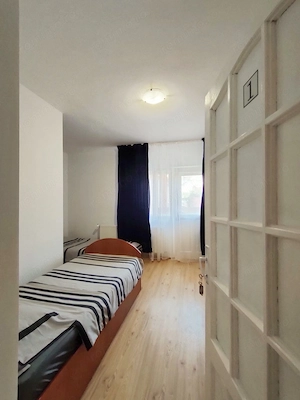 Vilă spațioasă 5 camere | 5 balcoane | 8+1 persoane | Zonă centrală Deva - imagine 18