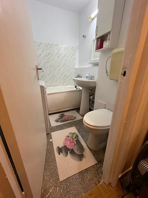 inchiriez apartament 2 camere semidecomandat cu vedere la bega