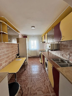 De inchiriat apartament cu 3 camere și balcon, mobilat și utilat, zona Hotel Roman - imagine 5