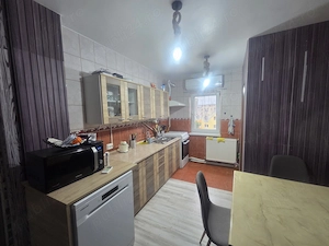 vând apartament decomandat 3 camere 68 mp 