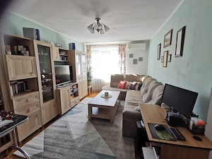 Vand apartament 4 camere in Sanmartin