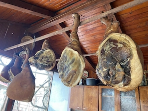 Șuncă și slănină de vânzare 