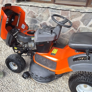 Tractor gazon Huqsvarna TC 138 - 86 ore functionare - stare excelenta