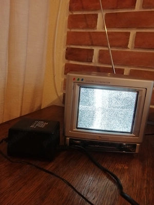 Televizor Color Portabil pt COLECTIONARI - diag. 13 cm - 6 Poze - Vezi TEXT