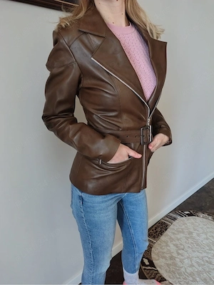 Geaca piele noua cu fermor oblic lateral, maronie, impecabila