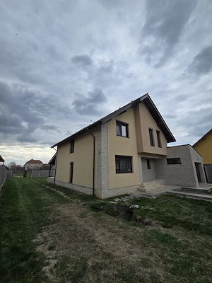 casa de vanzare ,teren 2390 mp