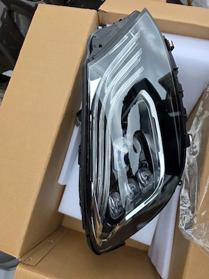 Vând faruri Mercedes W222 defecte 