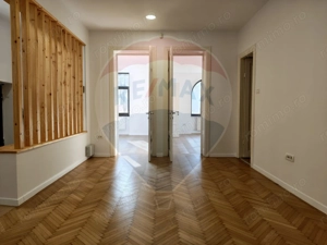 Apartament în vilă din perioada interbelică proaspăt renovat - imagine 9