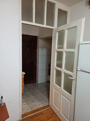 Vând apartament în zonă foarte bună - imagine 4