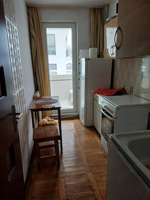 Vând apartament în zonă foarte bună - imagine 3