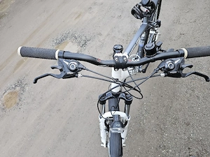 vând bicicletă BULLS 