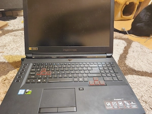 Vand laptop Acer  Predator G5-793 defect - imagine 1