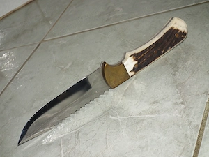 Briceag de vánátoare retro maghiar masiv cu plásele din corn + toc piele nr.30 NOS