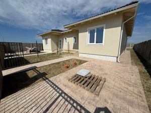 Duplex pe parter 67 utili / 300 teren La asfalt