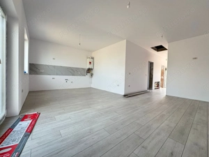 Duplex pe parter 67 utili / 300 teren La asfalt