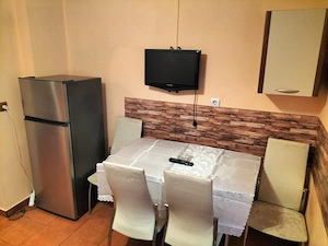 Închiriez apartament, 3 camere, etaj 1, zona Robea. - imagine 9