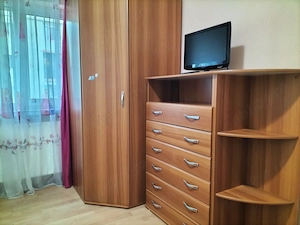 Închiriez apartament, 3 camere, etaj 1, zona Robea. - imagine 5