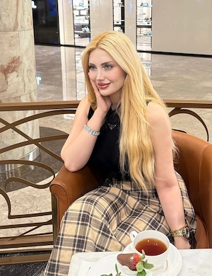 Blonda 40 ani  - imagine 2