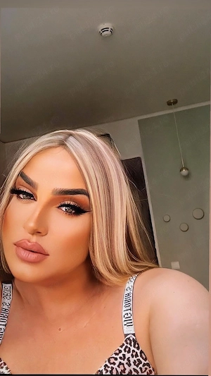 Fata TS aici  - imagine 1