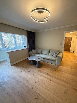 Apartament cu 2 camere DEOSEBIT, et 1 , CENTRALA, la cateva minute de  CENTRU 