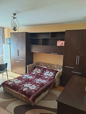 Închiriez garsoniera in Oradea Str. Lapusului 13, parter