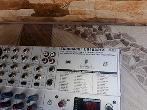 vand mixer Behringer cu efecte!