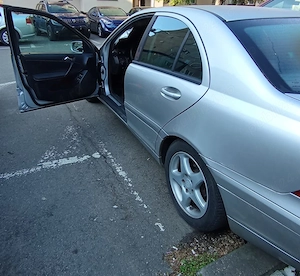 Mercedes-Benz C180 Kompressor   1.8 Benzina  - imagine 3