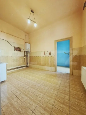 Cladire istorica, 175mp-5 camere, etaj 1,  1538Euro/ mp ,  zona Sinaia - imagine 5