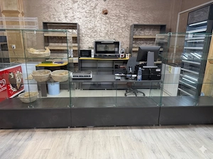 Ansamblu 3 vitrine sticlă + rafturi pâine patiserie