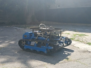 Vânzare & închiriere roboți de tuns iarba cu telecomandă   stoc România