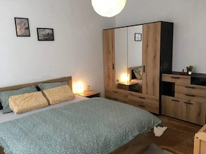 Apartamentul are 2 camere in zona Drumul Taberei