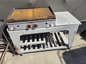 Gratar,cu gaz de la o butelie cu