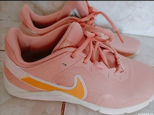 Adidași Nike mărimea 38.5