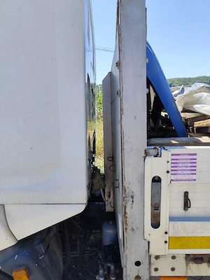 Vând sau dezmembrez Renault Midlum  - imagine 2