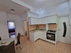 Casa ultracentral 2 camere  curte garaj - imagine 4