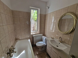 Casa ultracentral 2 camere  curte garaj - imagine 2