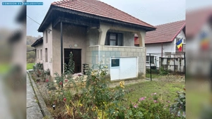 Casă P+M renovată, teren generos de 3000 m² – Bălești