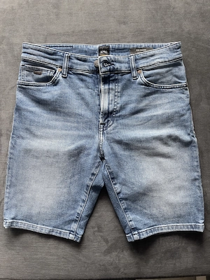 Blugi scurti Hugo Boss