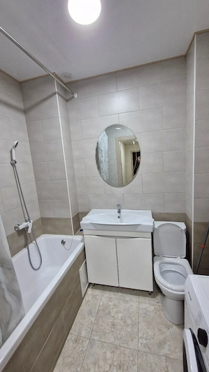 închiriere garsoniera în zona 1 Decembrie la 5 minute de metrou cu centrala proprie