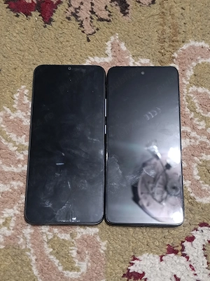 Telefon Redmi 9 și Realmi C11