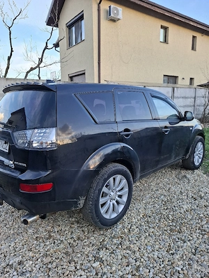 Mitsubishi outlander 2