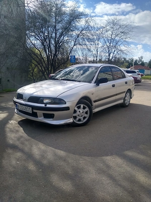 vând Mitsubishi carisma motor de 1 6 benzina acte valabile merge impecabil  - imagine 4