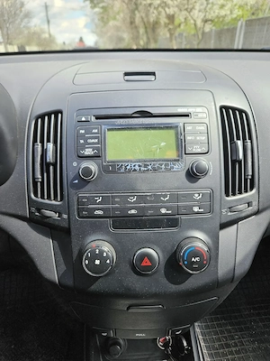 Hyundai I30 1.6 MPI 3750  NEGOCIABIL  - imagine 9