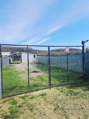 Teren intravilan 664 mp + cabană la 7 km de oraș