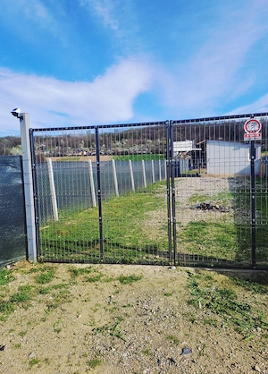 Teren intravilan 664 mp + cabană la 7 km de oraș