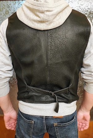 Vestă din piele neagră, mărime XL, ajustabilă - imagine 2